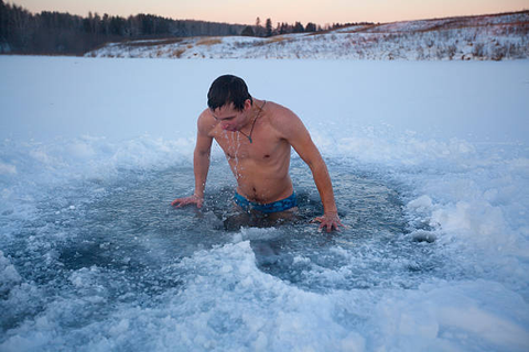 Cold Plunge 101: What It Is, How It Works, And Why You Should Try It